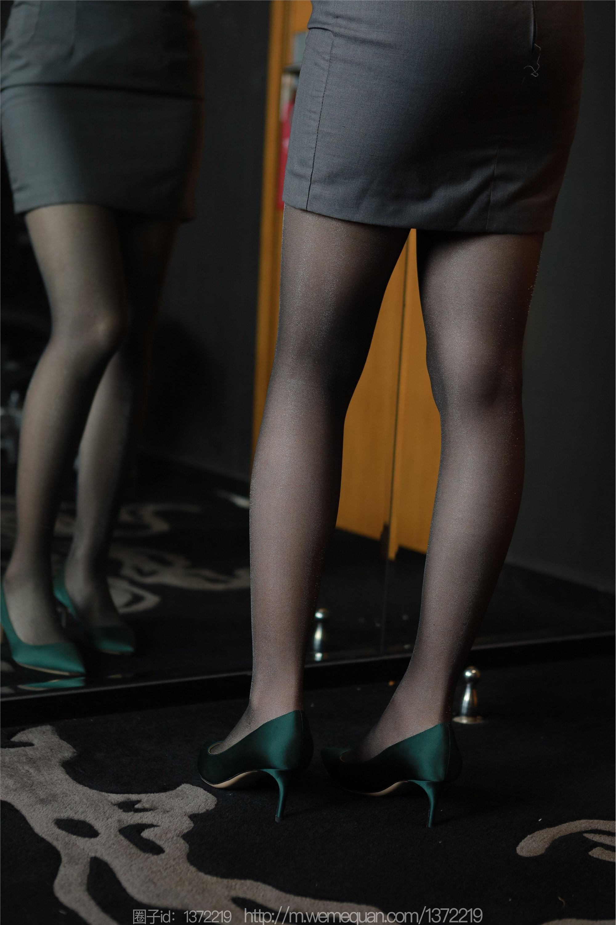 IESS异思趣向  2023.03.08 丝享家 1384 小婕《灰裙亮丝》